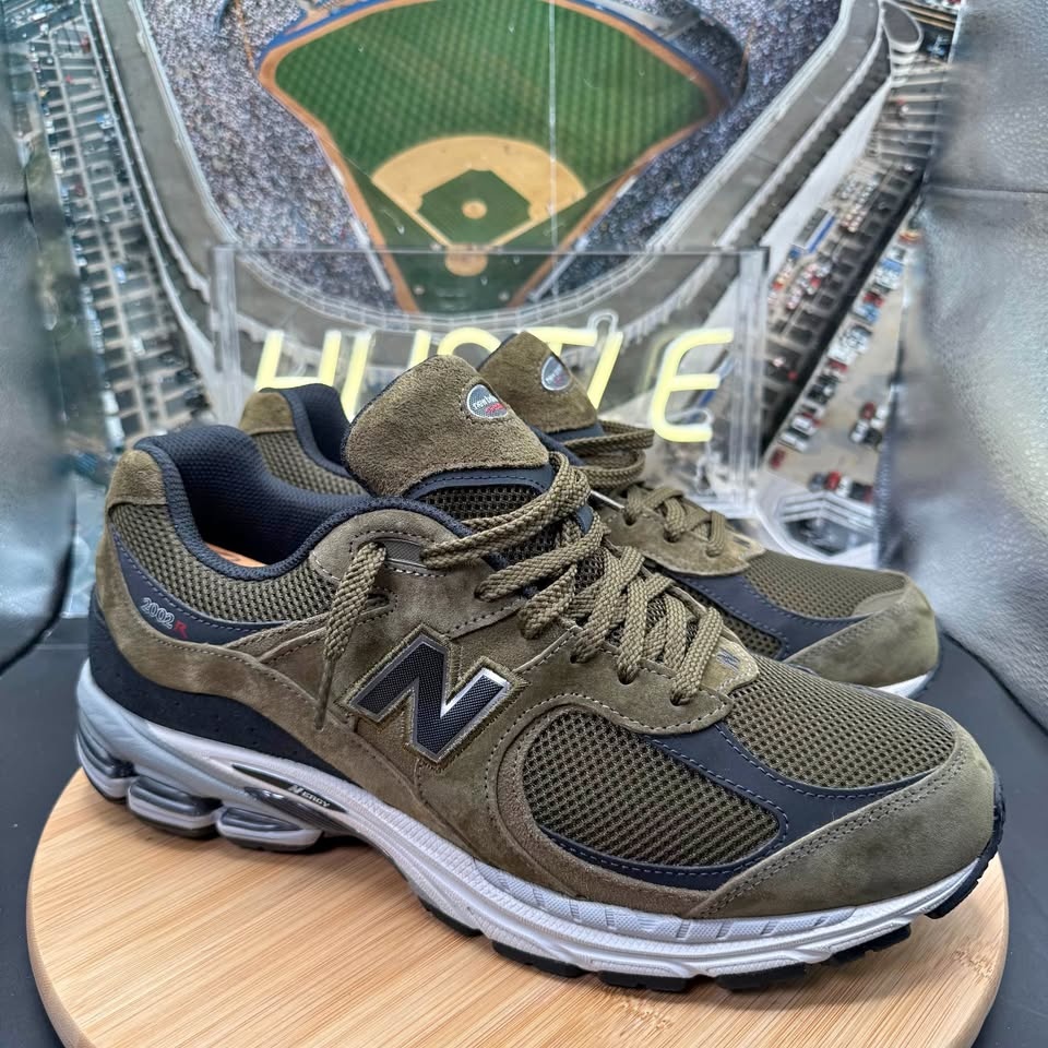 New Balance 2002R “Olive Black” Men’s Sz 12