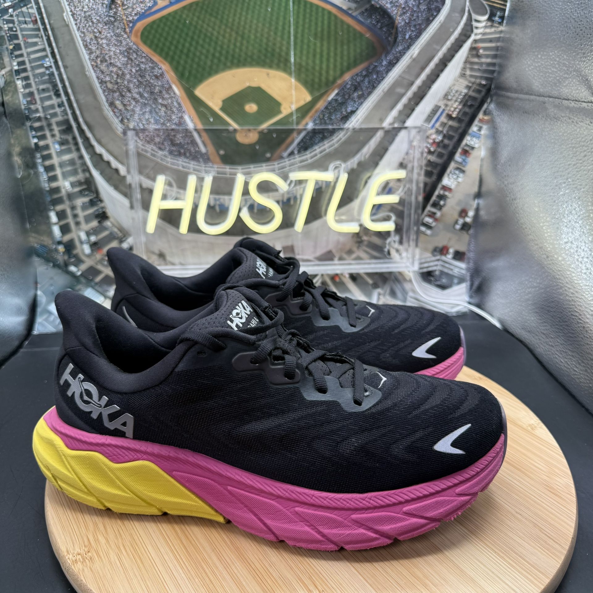 Hoka One One Arahi 6 Running Shoes Women’s Black/Pink Yarrow Sz - photo 2