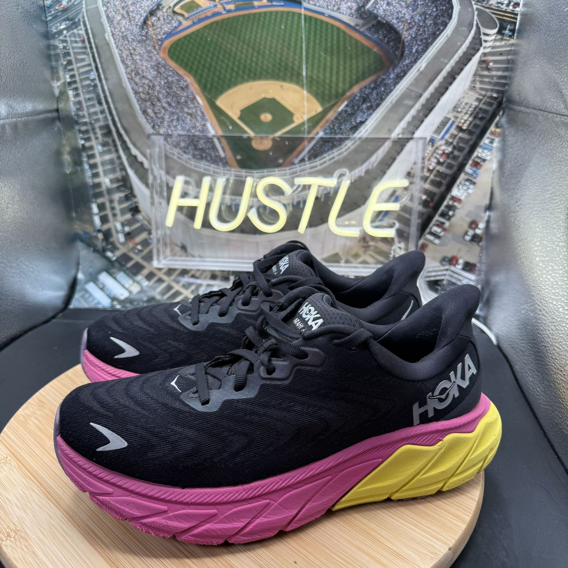 Hoka One One Arahi 6 Running Shoes Women’s Black/Pink Yarrow Sz - photo 3