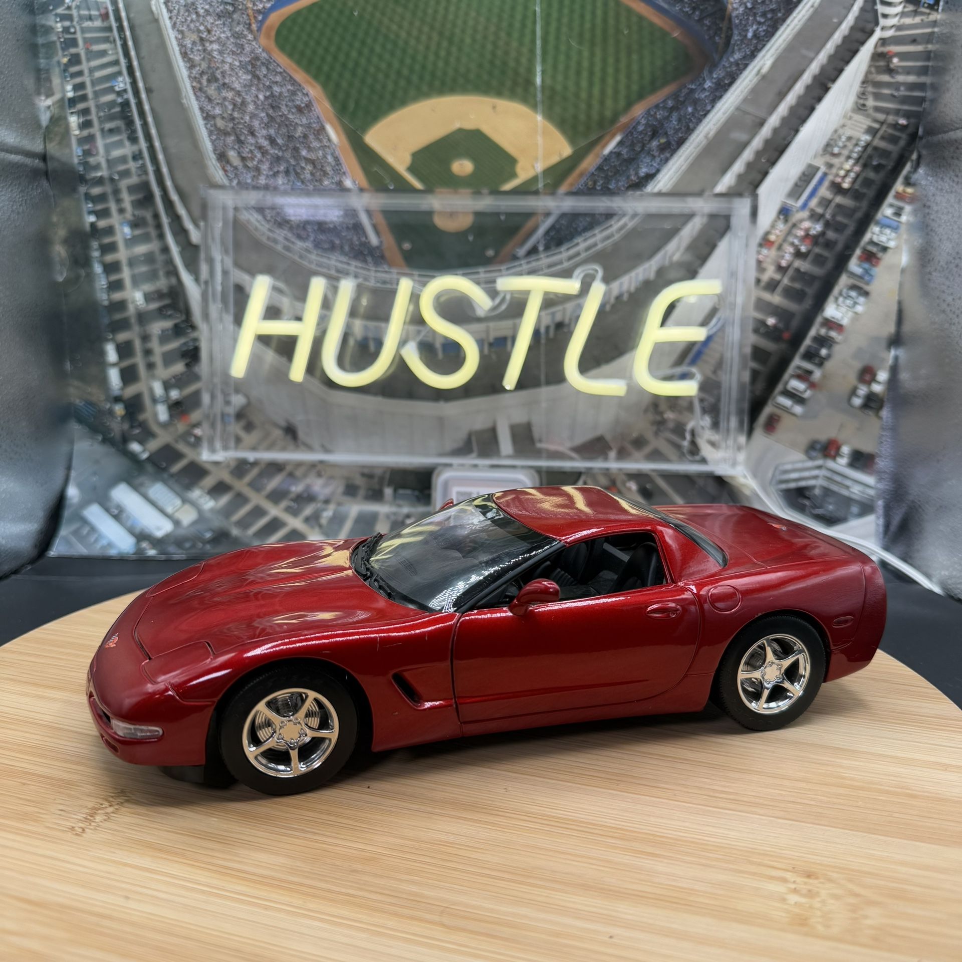 1999 Hot Wheels 00 Chevrolet Corvette C5 Red 1:18 Diecast - photo 2