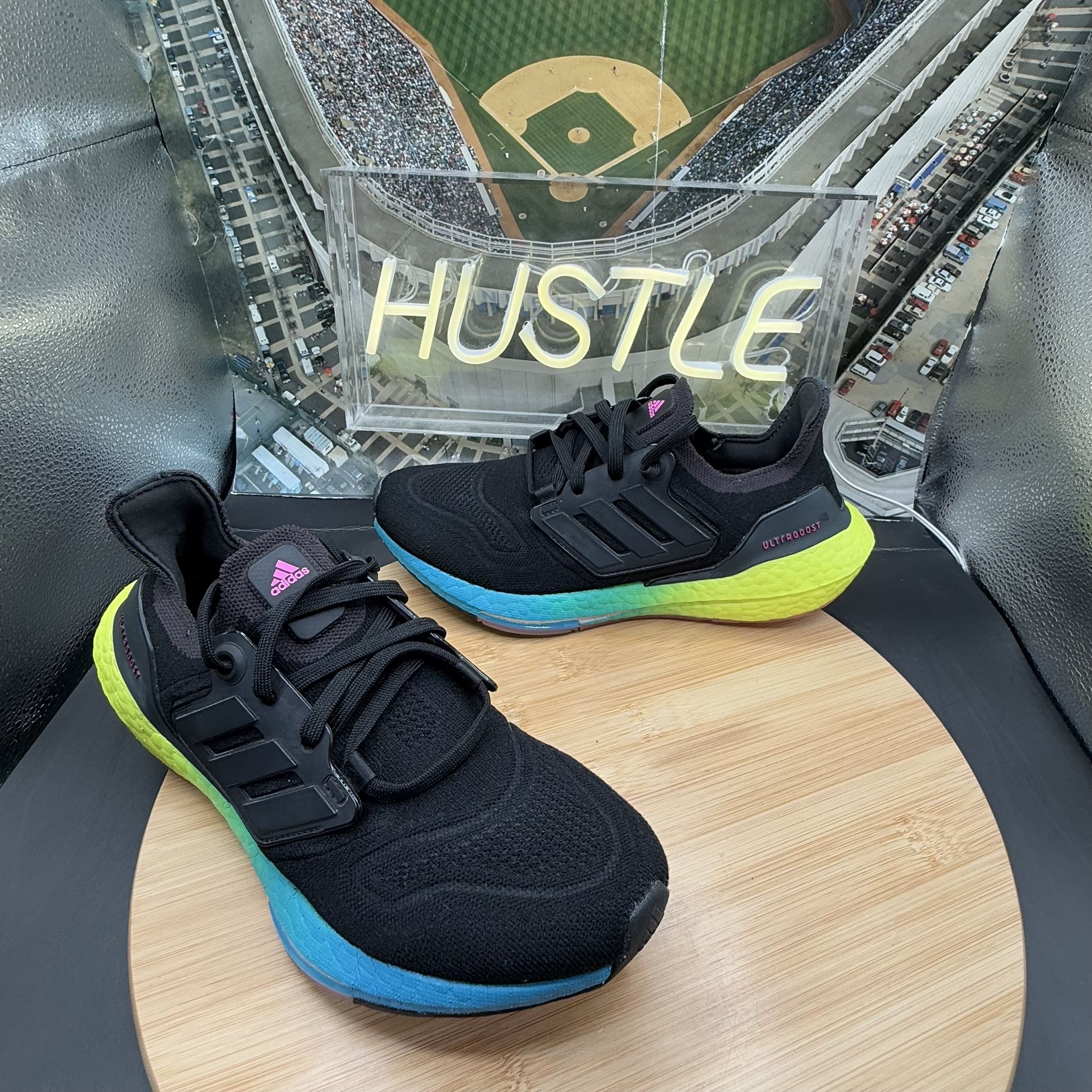 Adidas UltraBoost 22 'Black Multi Gradient' Mens Sz 5