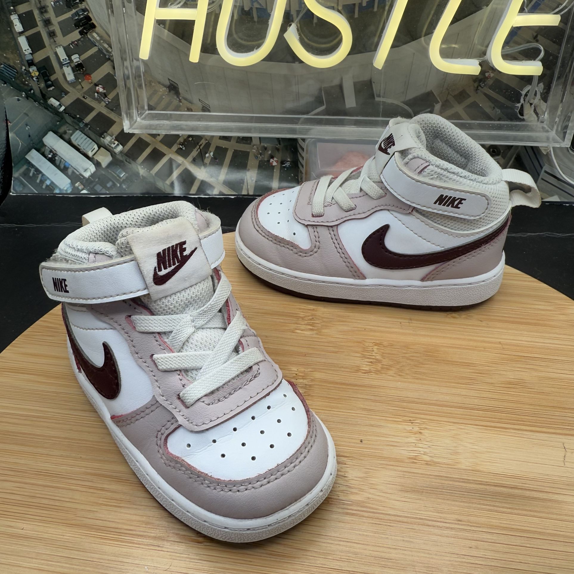 Nike Court Borough Mid 2 Kids Size 6C