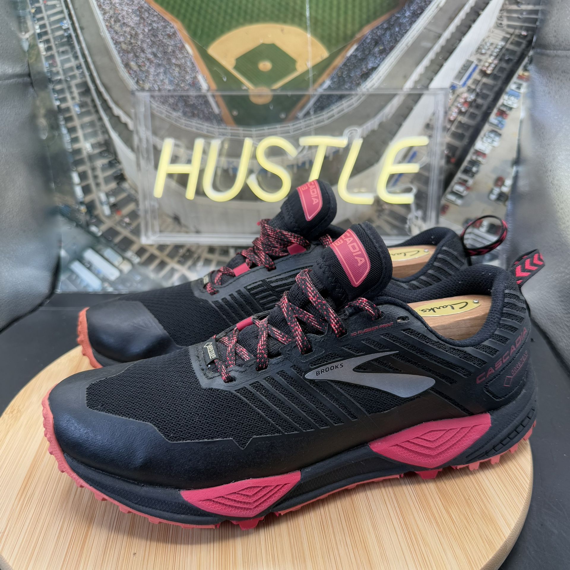 Brooks Cascadia 13 GTX Womens Trail Running Shoes Black/Red Sz 9 - photo 3