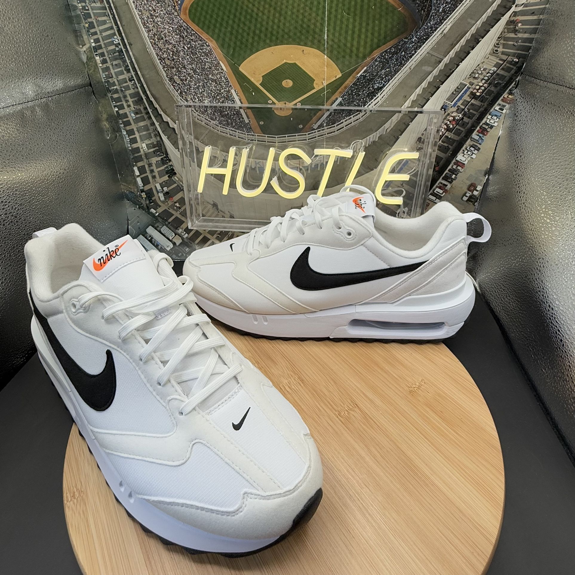 Nike Air Max Dawn Sneaker Women's Running Shoes White/Black Sz 1