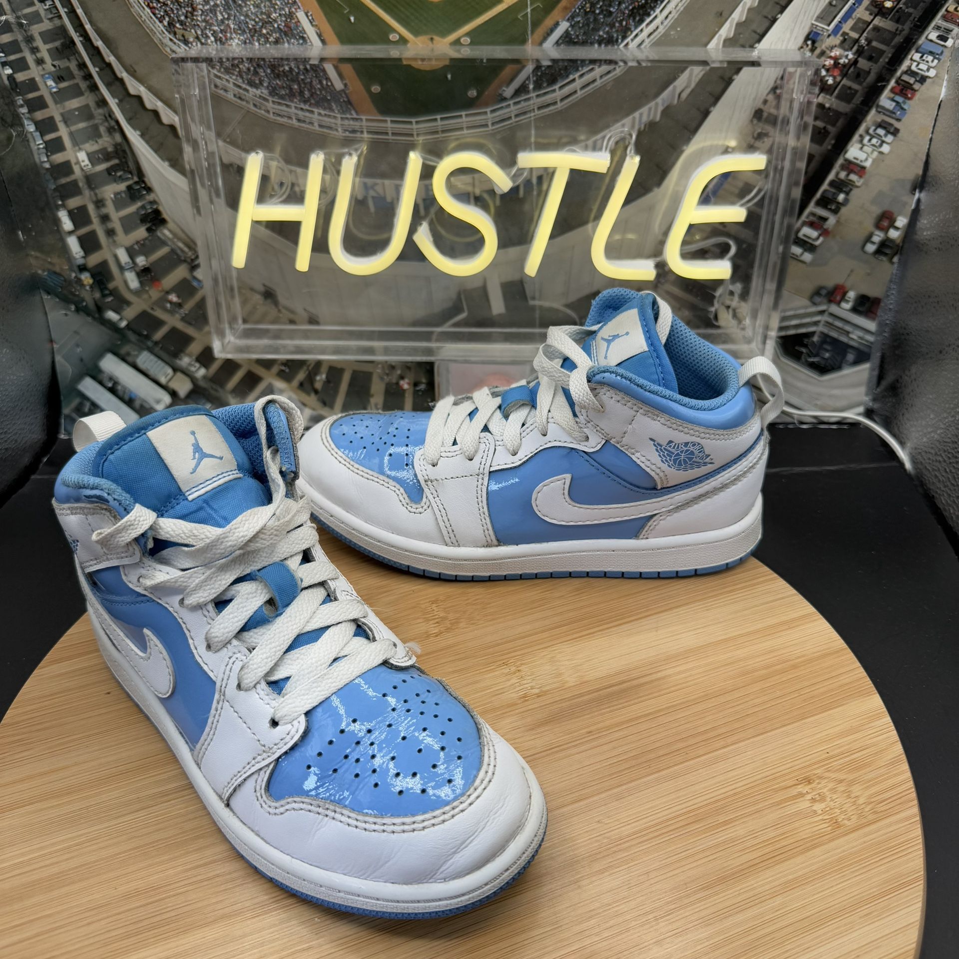 Nike Jordan 1 Mid SE (PS) White/Legend Blue Size 1.5Y