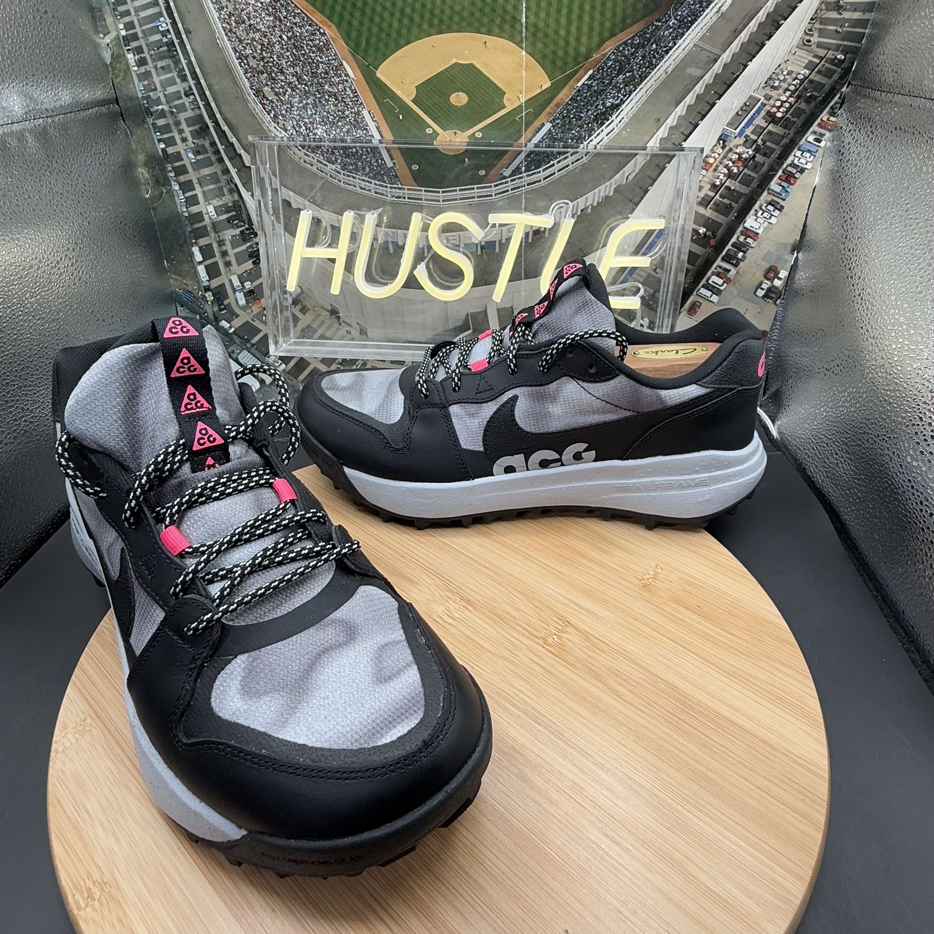 Nike ACG Lowcate Wolf Grey/Hyper Pnk Men’s Sz 9
