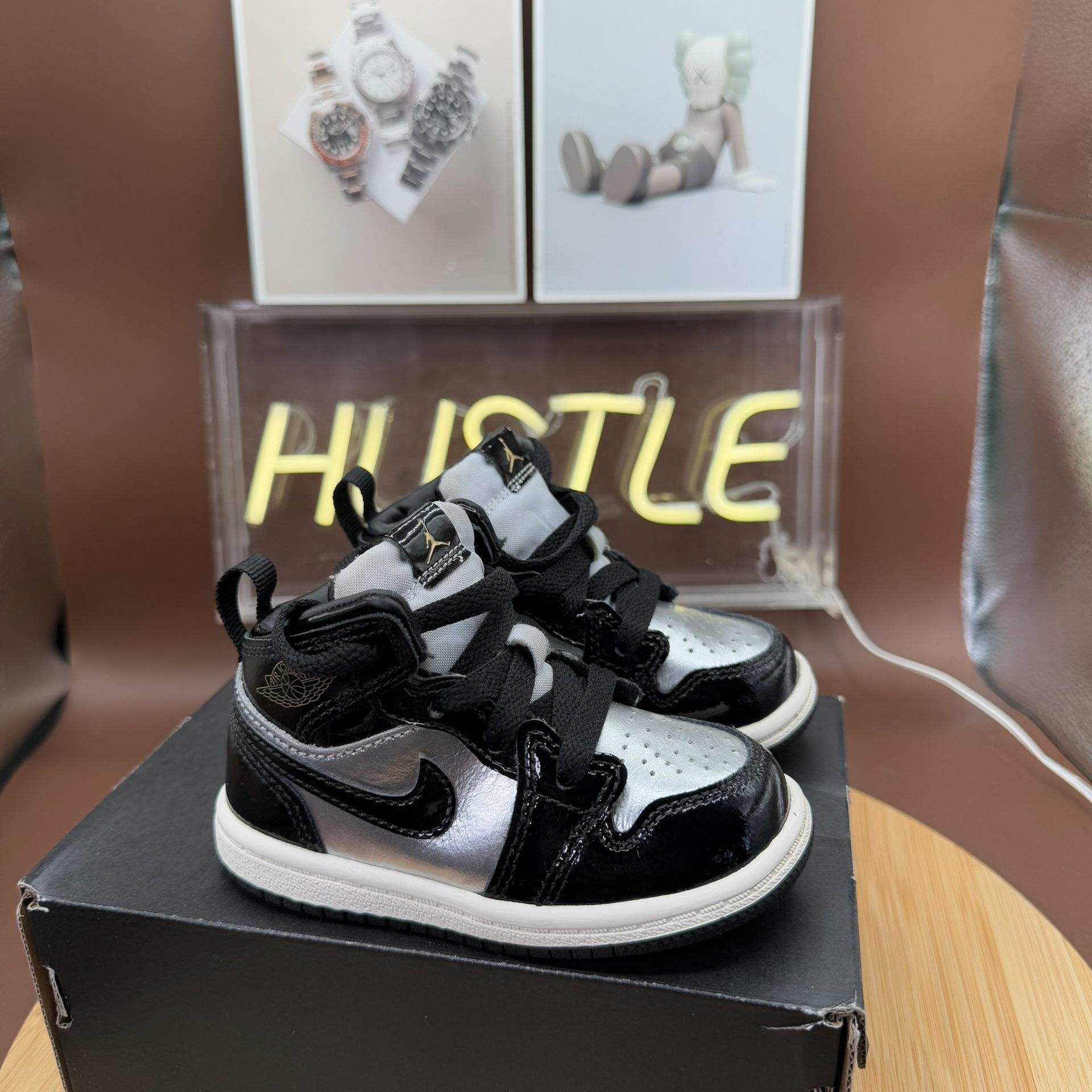 Jordan 1 Mid SE (TD) Shoes Black/Metallic Gold Size 6C (FZ3939-0 - photo 3