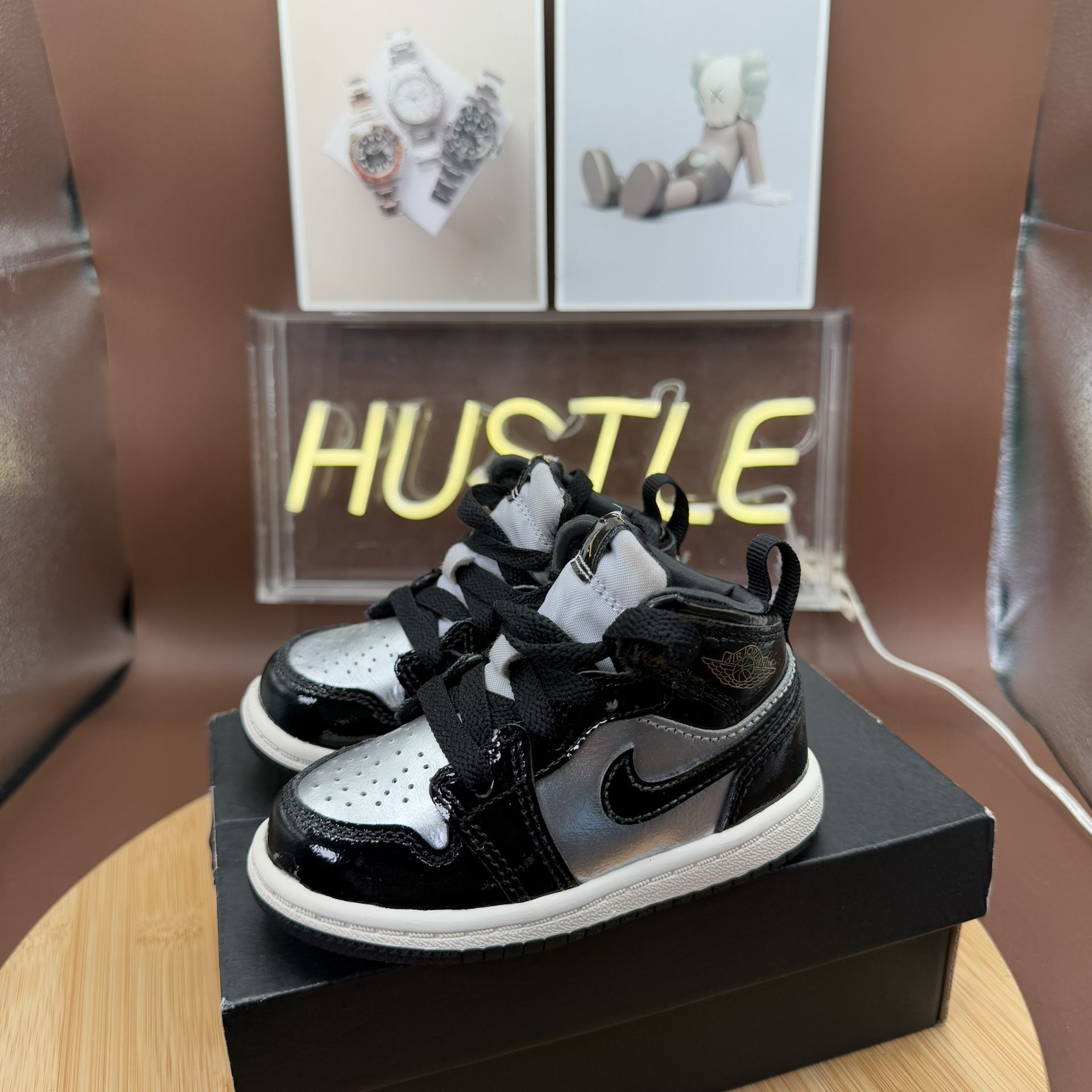 Jordan 1 Mid SE (TD) Shoes Black/Metallic Gold Size 6C (FZ3939-0 - photo 4