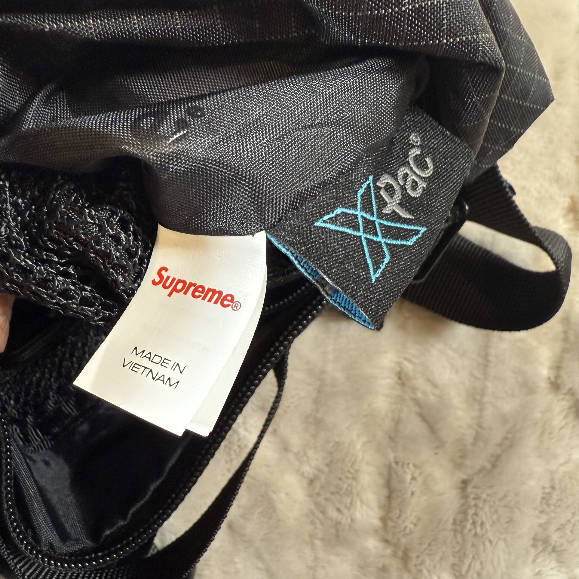 Supreme Logo Shoulder Bag Black (FW23) US 4L Water Resistant - photo 3
