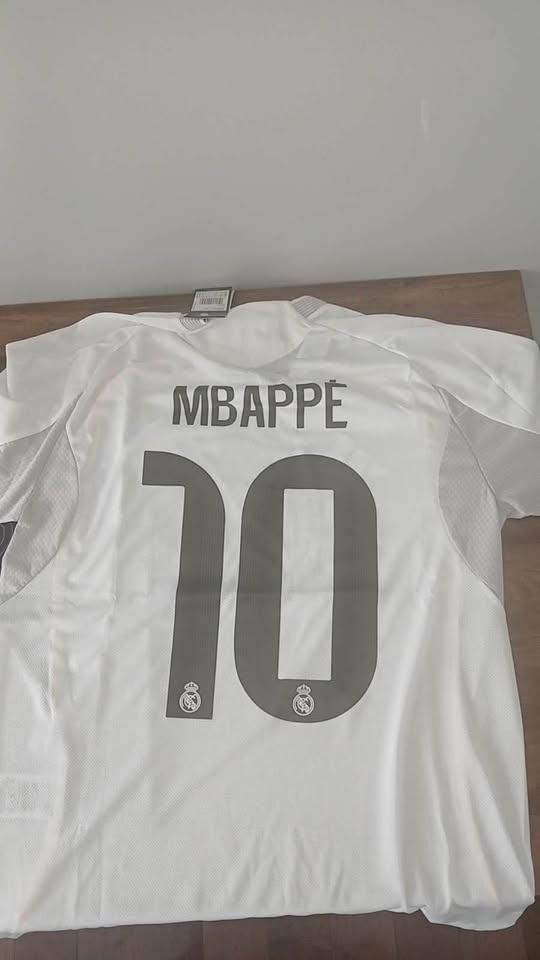 Real Madrid Mbappé Jersey – Size M – Brand New w/ Tags - photo 2