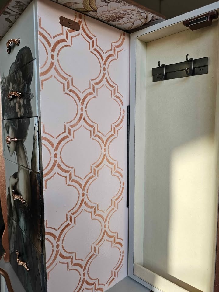 Refurbished jewelry armoire - photo 5