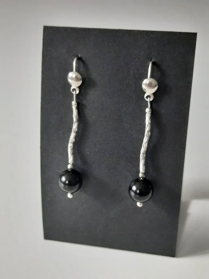 Delicate Earrings – Silver & onyx