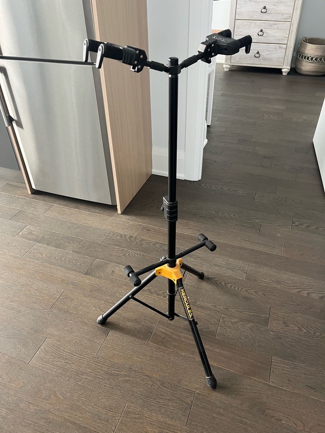 Hercules Guitar Stand