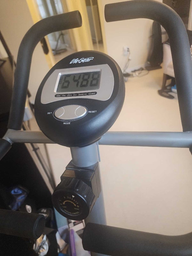 Lifegear stationary bike - photo 5