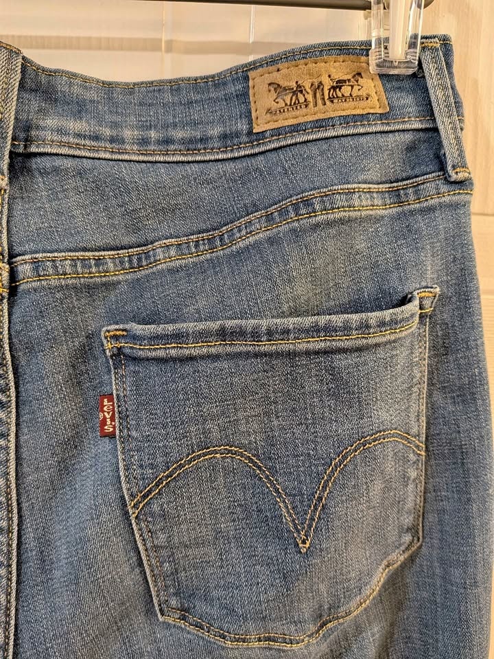 EEUC Levis jeans size 10, 30" x 32", Mid Rise Skinny