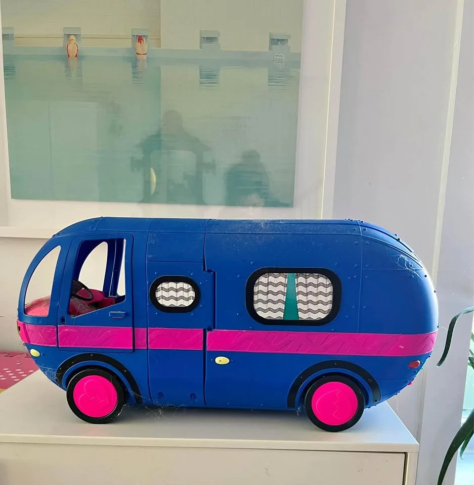 LOL Surprise OMG 4-in-1 Glamper Fashion Camper thumbnail