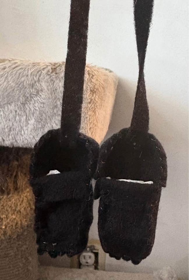 Felt moccasins to hang in your car mirror - photo 3