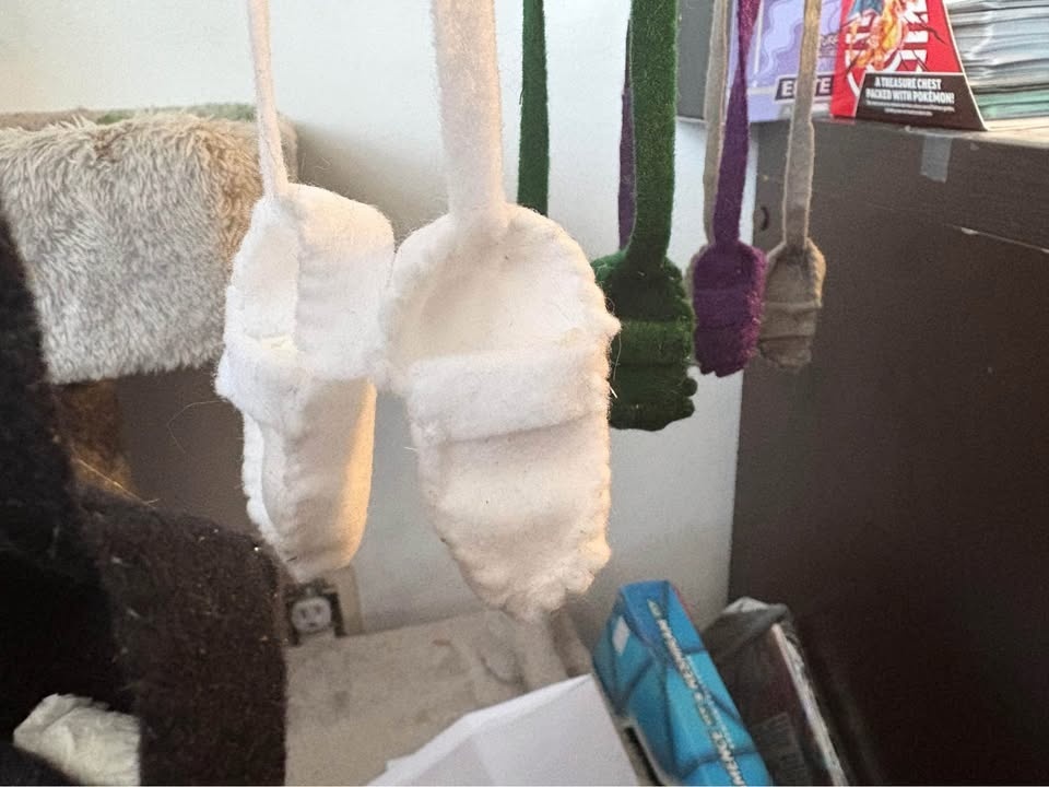 Felt moccasins to hang in your car mirror - photo 4