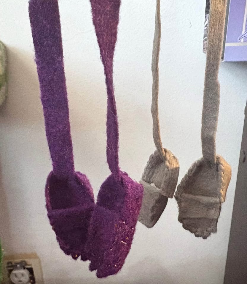 Felt moccasins to hang in your car mirror - photo 5