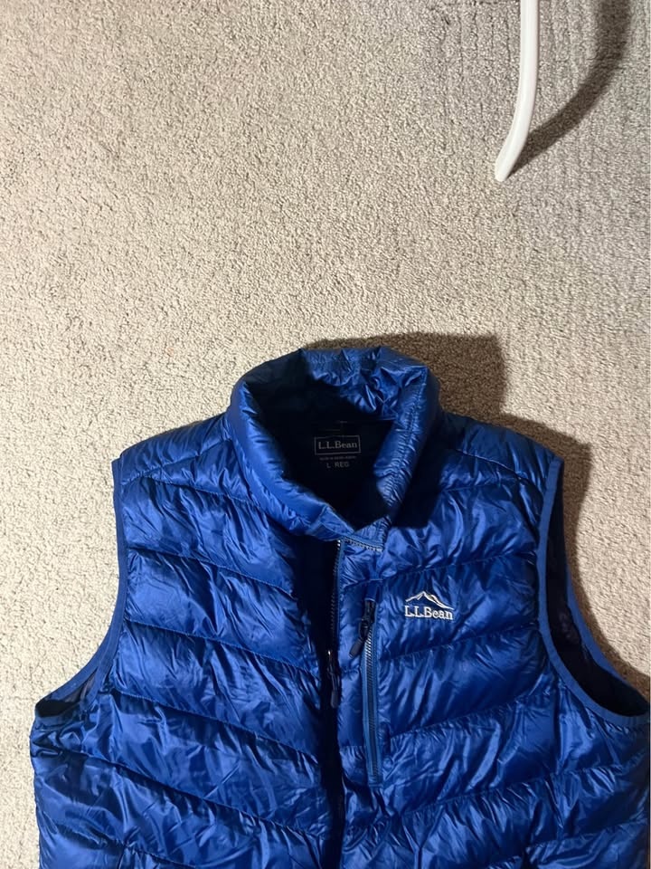 L.L.Bean blue puffer vest, size Large - photo 2