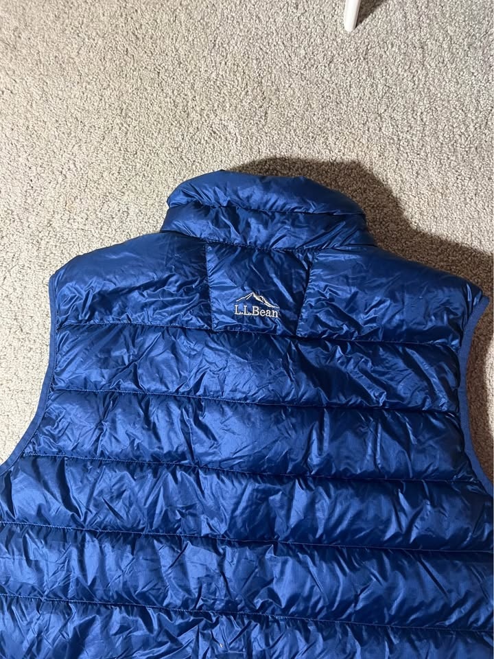 L.L.Bean blue puffer vest, size Large - photo 3