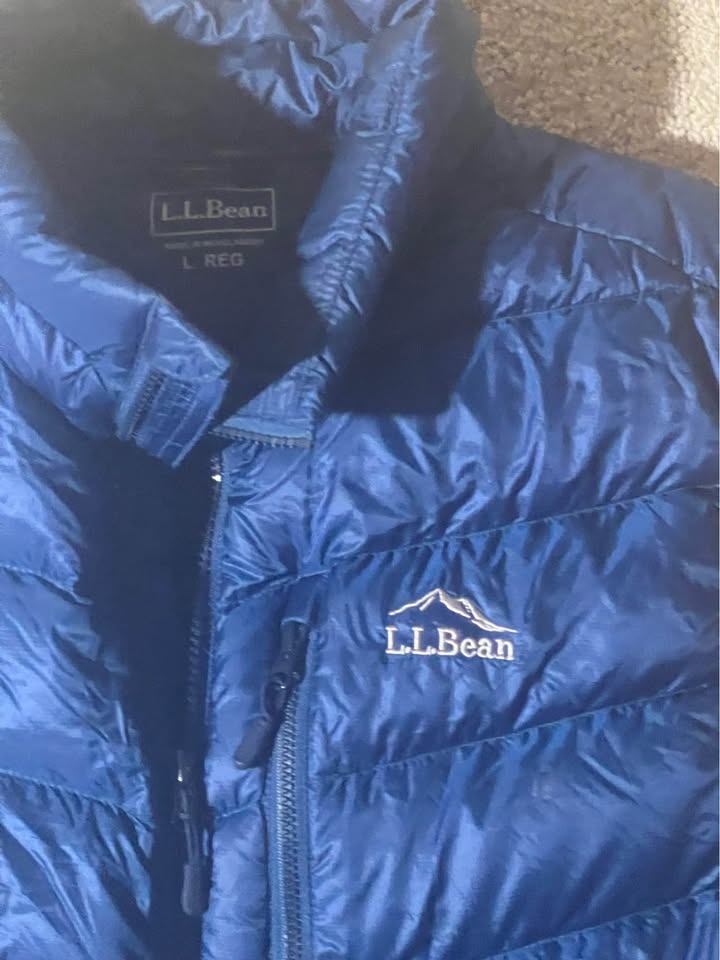 L.L.Bean blue puffer vest, size Large - photo 4