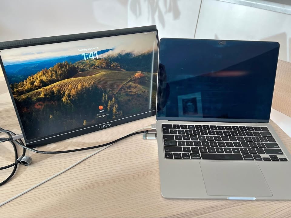 MacBook Air 13.6” M2 - Screen not working - OBO