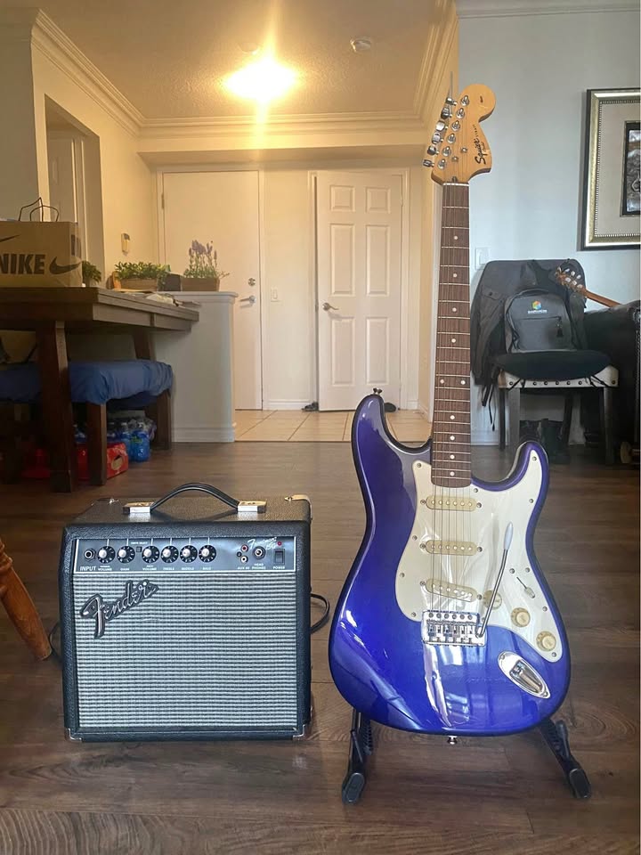 Fender Stratocaster Squire Affinity + amp starter set