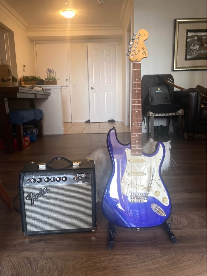 Fender Stratocaster Squire Affinity + amp starter set - photo 3
