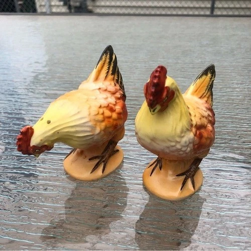Vintage Rooster/Hen/Chicken Salt & Pepper Shakers