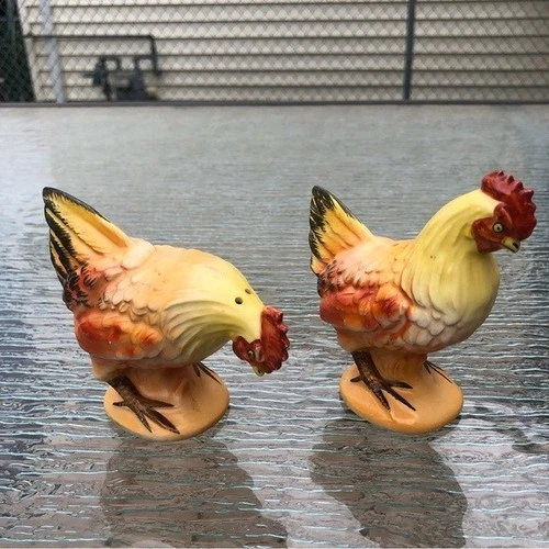 Vintage Rooster/Hen/Chicken Salt & Pepper Shakers - photo 2