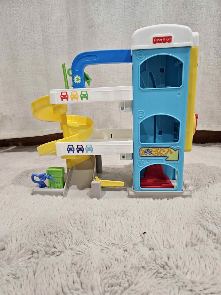 Fisher-Price Little People Spiral Ramp Parking Garage