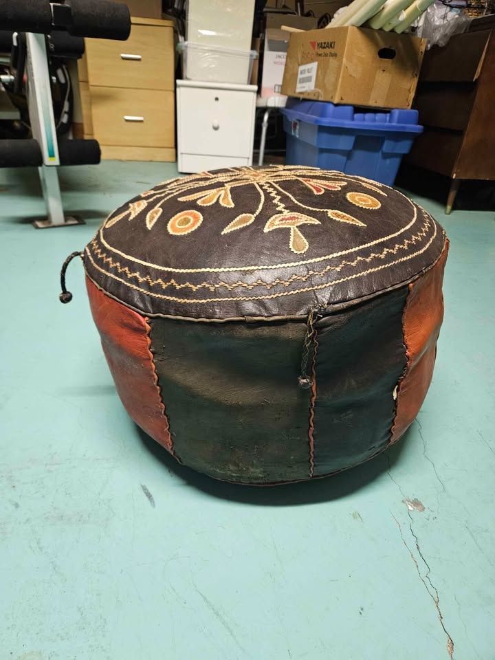 Leather foot stool - photo 2