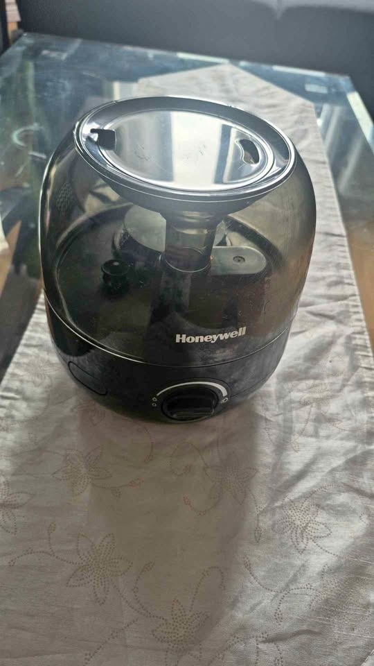 Honeywell black humidifier