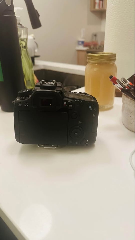 Canon EOS 90D DSLR Camera includes two lens ( 18-55mm and 50mm) - photo 3