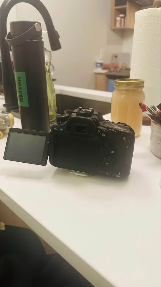 Canon EOS 90D DSLR Camera includes two lens ( 18-55mm and 50mm) - photo 4