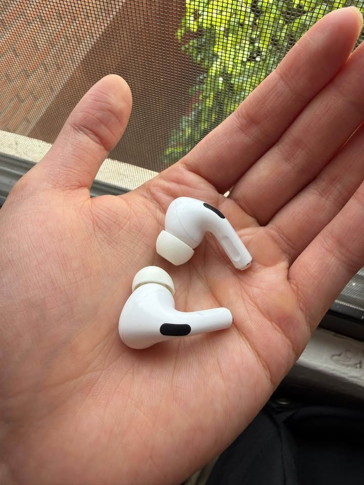 Apple AirPods Pro (1st Gen) - photo 2