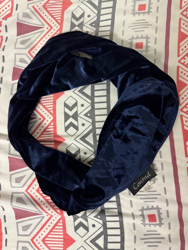 Luxurious Navy Blue Velvet Scarf (Brand New)