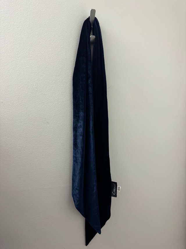 Luxurious Navy Blue Velvet Scarf (Brand New) - photo 2