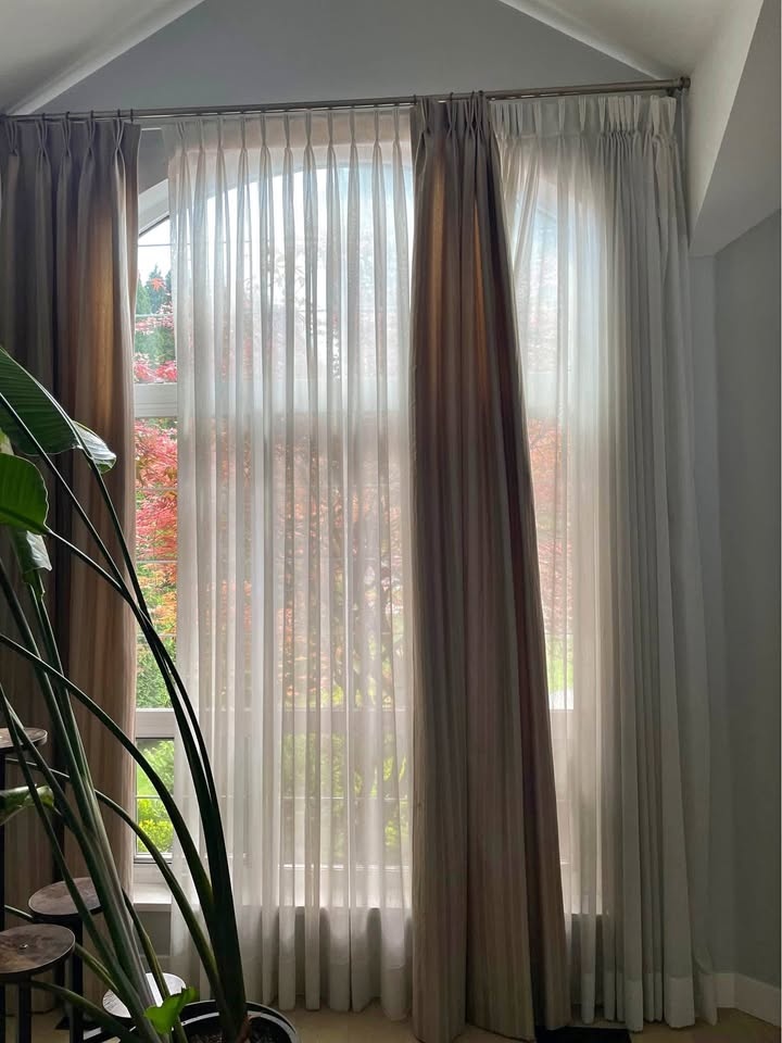 Elegant 2-Layer Curtain Set 305*240 cm