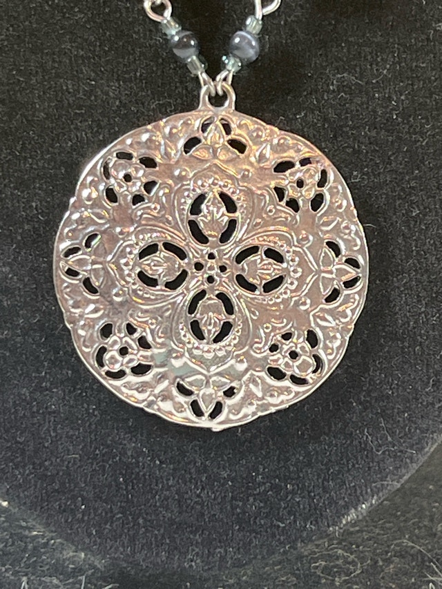 Silver-Tone Filigree Pendant Necklace - photo 2