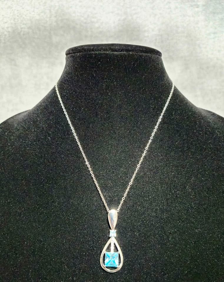 Nice Gemmed Necklace $30 - photo 2