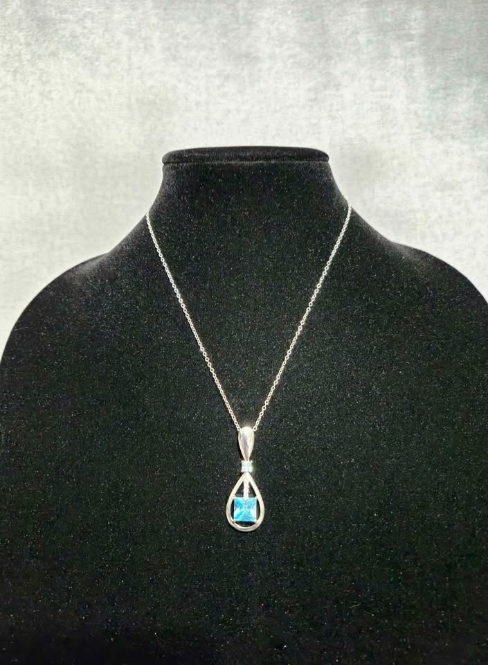 Nice Gemmed Necklace $30 - photo 4