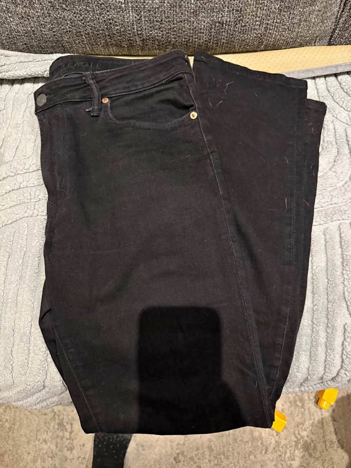American Eagle air flex plus dark denim no rips excellent condit