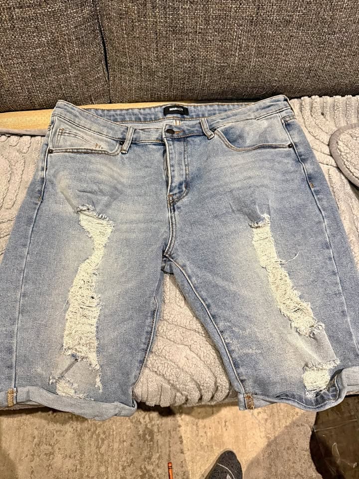 Fashion nova men, distressed denim, jean short size 36
