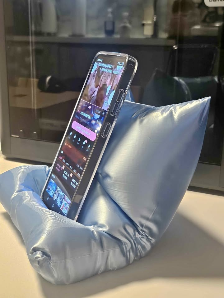 Cute Mini Sofa Phone Stand - Desk Decor with charging Cable Slot