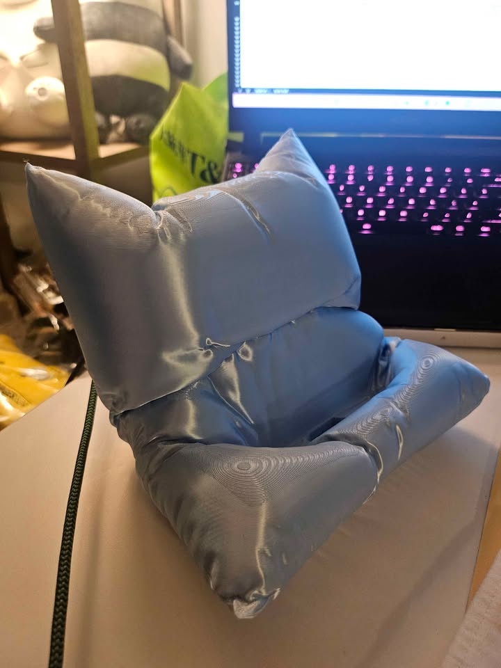 Cute Mini Sofa Phone Stand - Desk Decor with charging Cable Slot - photo 2