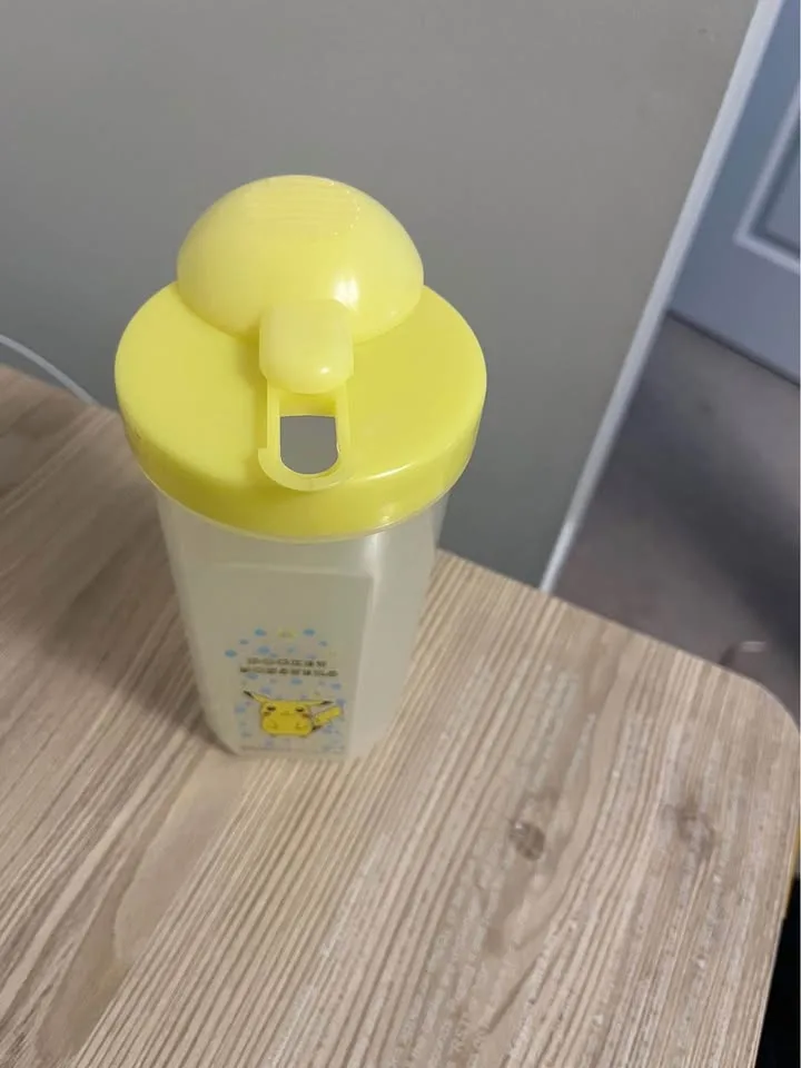 Rare Vintage Pokémon Water Bottle image indicator(2)