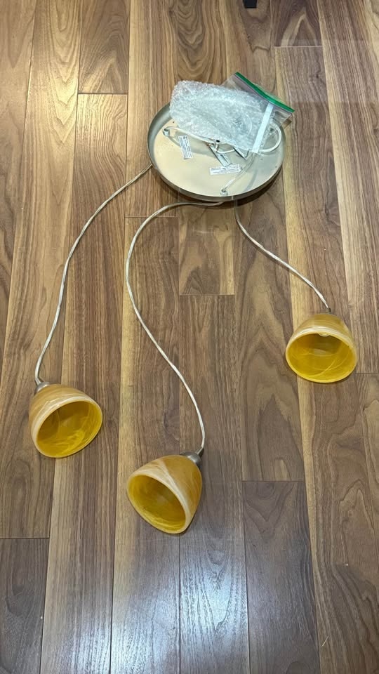 FREE Ceiling Light / 3 Pendant Lamp - photo 2