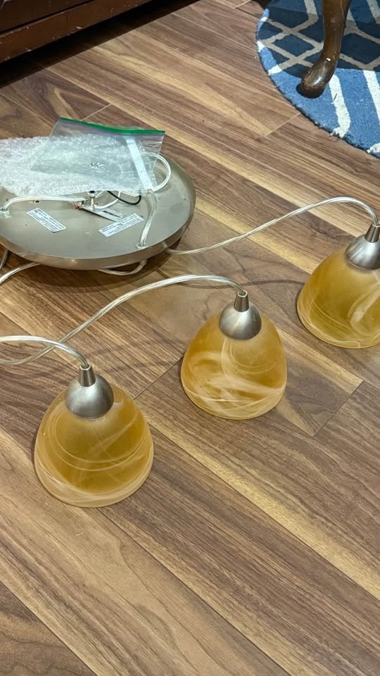 FREE Ceiling Light / 3 Pendant Lamp - photo 4
